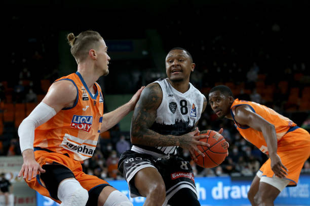 中脱颖而出 中脱颖而出