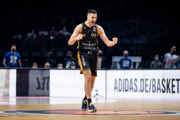 三名实力派 三名实力派