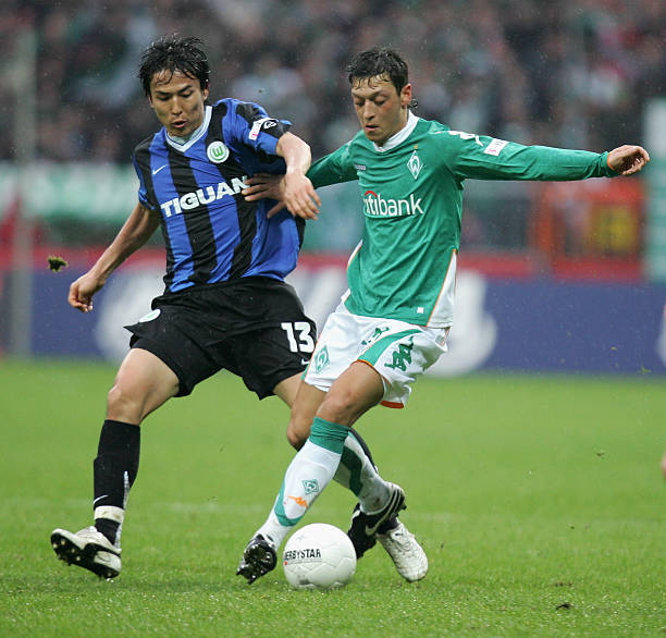 防线中占据 防线中占据